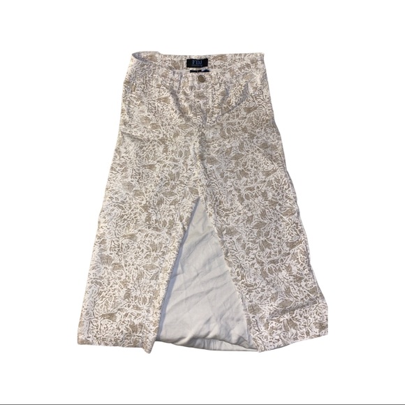 French Dressing Jeans | Cropped Capris - Picture 4 of 5